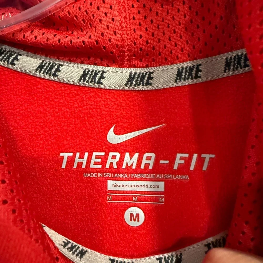 Nike‎ Men's Pullover Hoodie Red Size M Athletic Wear Fall Season Thermo Fit
